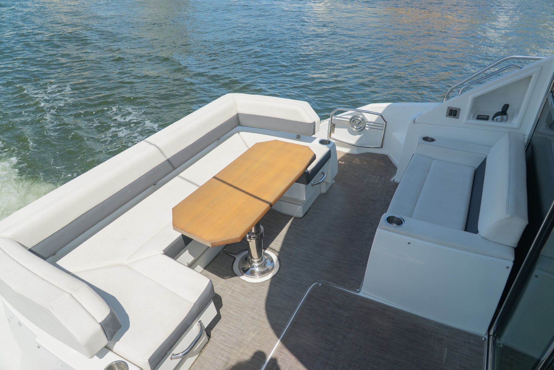 Yacht Photo 12